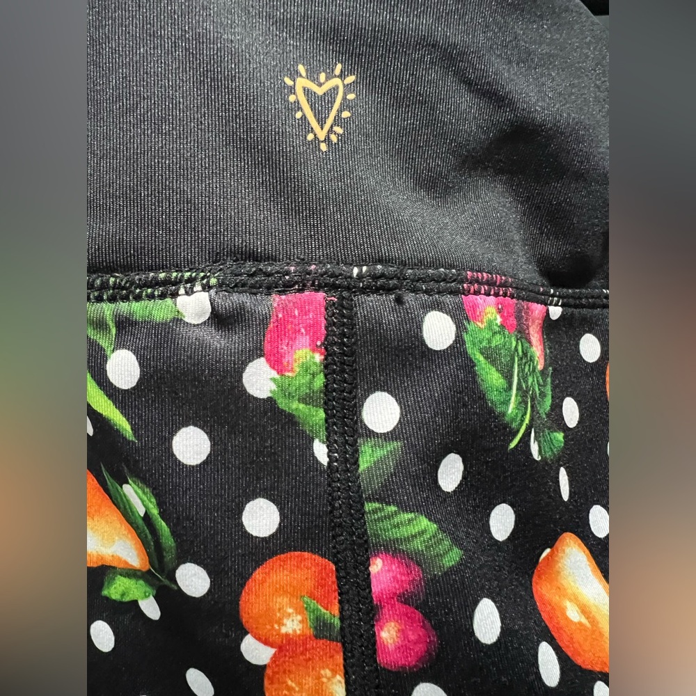 BETSEY JOHNSON Fruit Polka Dots Capri Performance Leggings XL - Picture 6 of 6